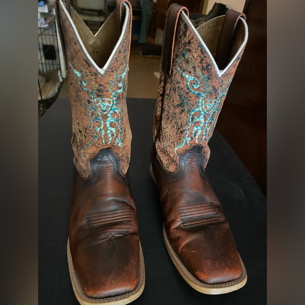 kids Ariat boots, size 3 M